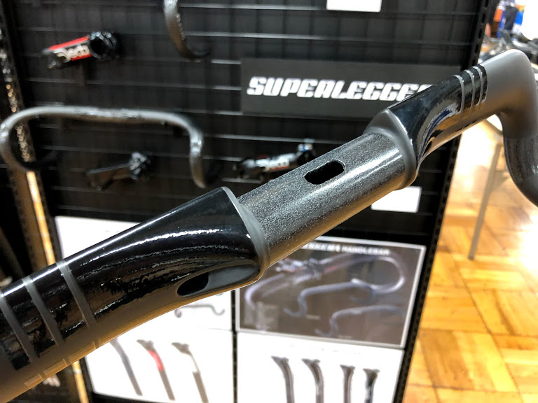 DEDA よりディスクブレーキロードバイク専用ステムにカスタムパーツ