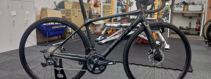 2022年モデルGIANT TCR ADVANCED 1 DISC KOM ULTEGRA完成車入荷しました