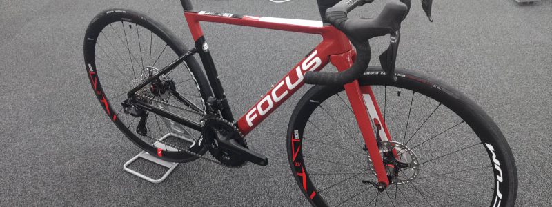 残り1台FOCUS IZALCO MAX DISC9 ULTEGRA Di2完成車